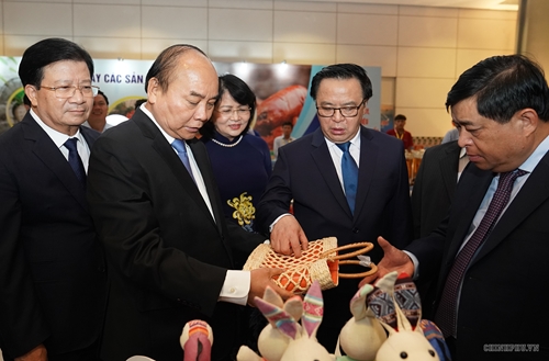 Thủ tướng Nguyễn Xuân Phúc chủ trì Hội nghị tổng kết 15 năm thực hiện kinh tế tập thể